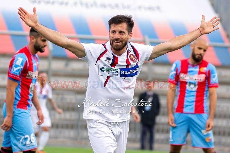 Un argentino "affonda" il Catania degli argentini...