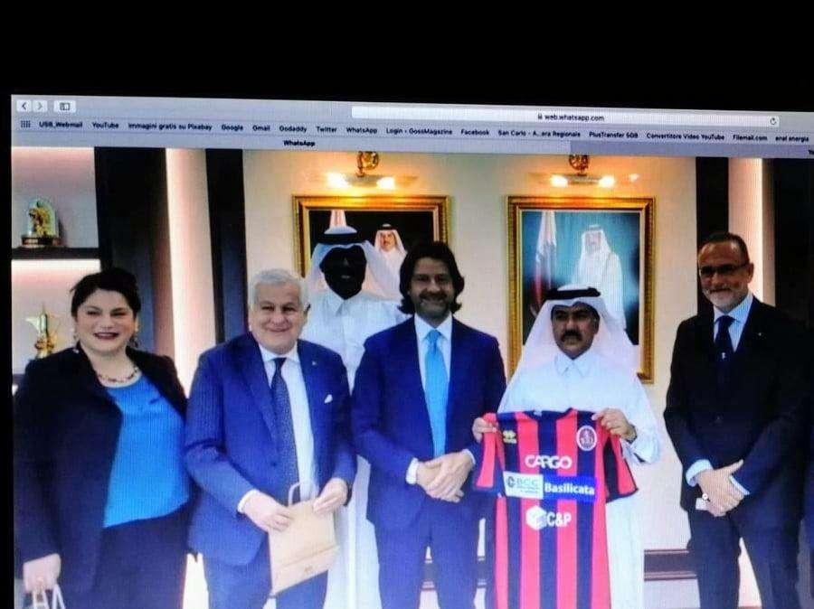 Anche in Qatar spicca la maglia rosso-blù.