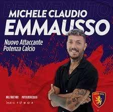 L'attaccante del Potenza Emmausso ha i colori rosso-blù nel destino