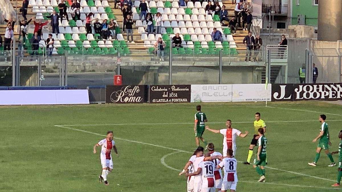 Al Picerno vanno gli applausi ma a passare è il Monopoli