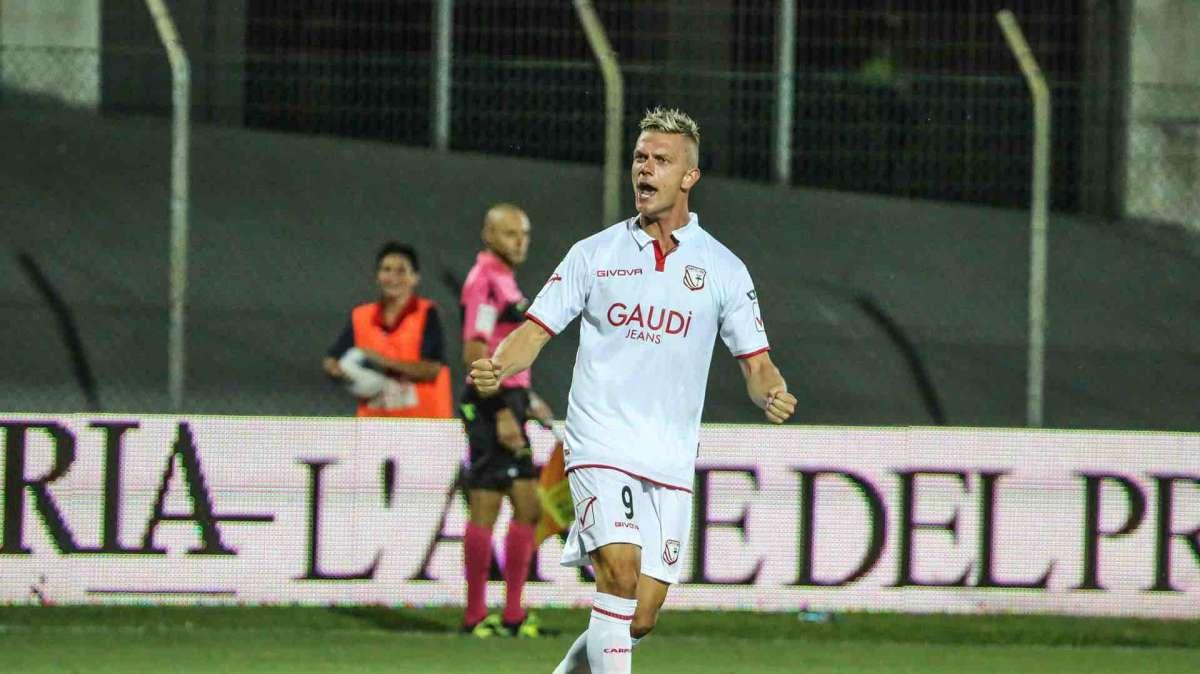 L'ex bomber di serie D Malcore a segno all'esordio in B col Carpi.