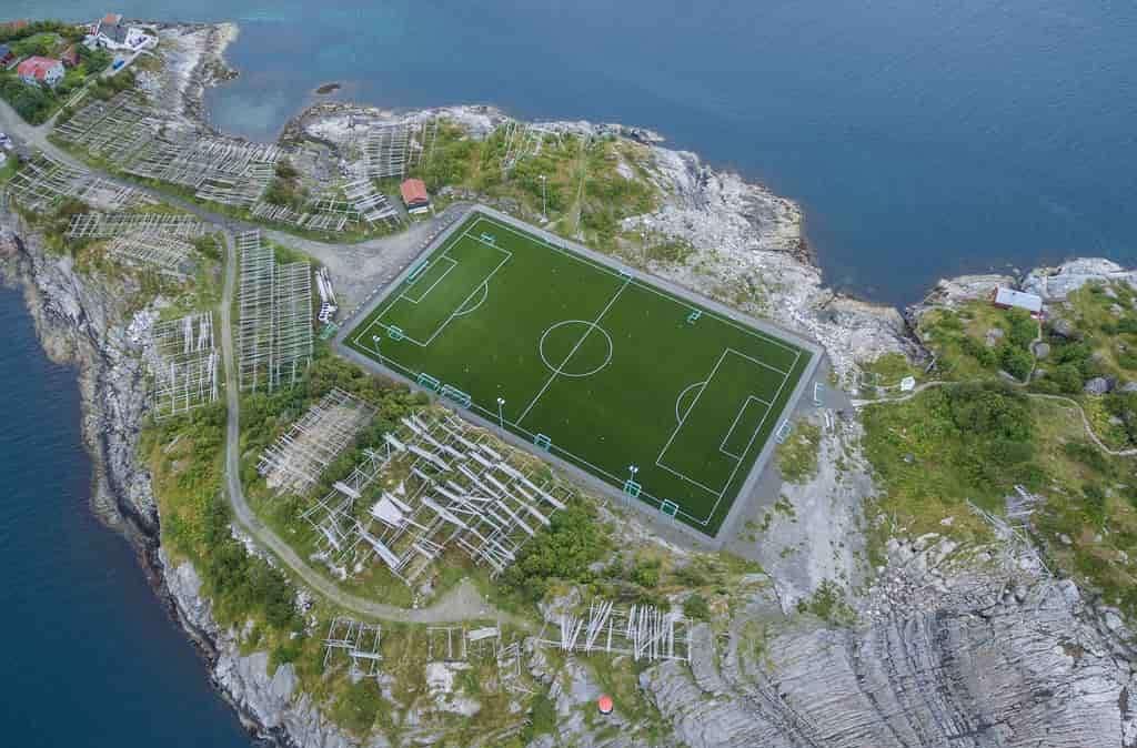 A.A.A. "Cercasi isole deserte per finire i campionati".
