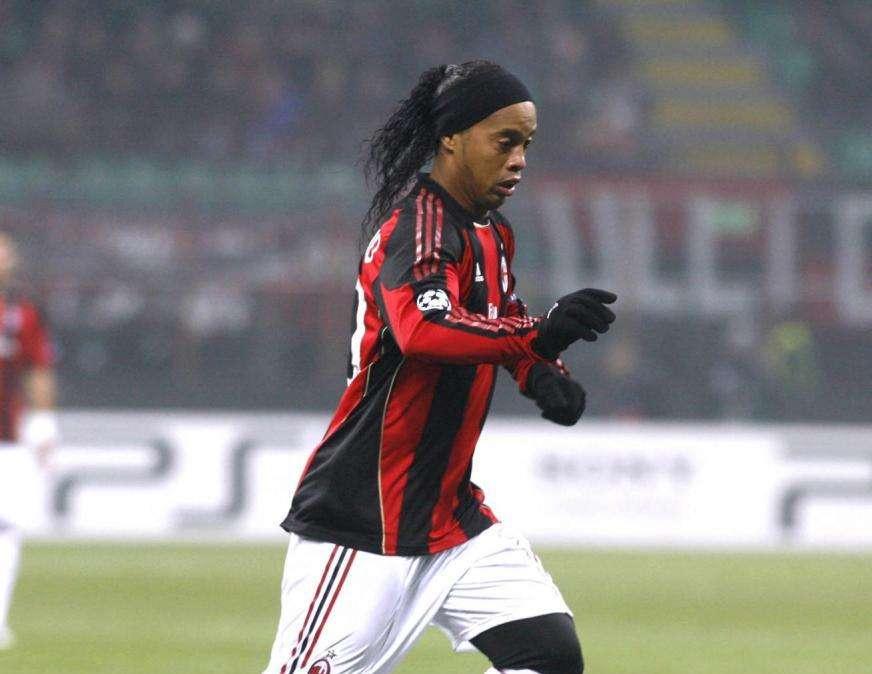 Ronaldinho arriva a Lecce...