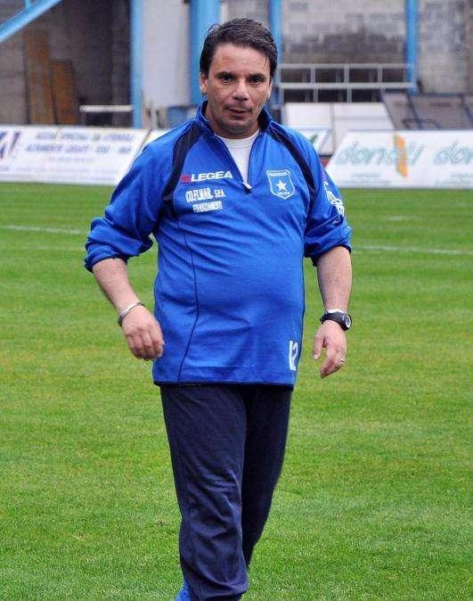 Capuano Esonerato...e a piedi...