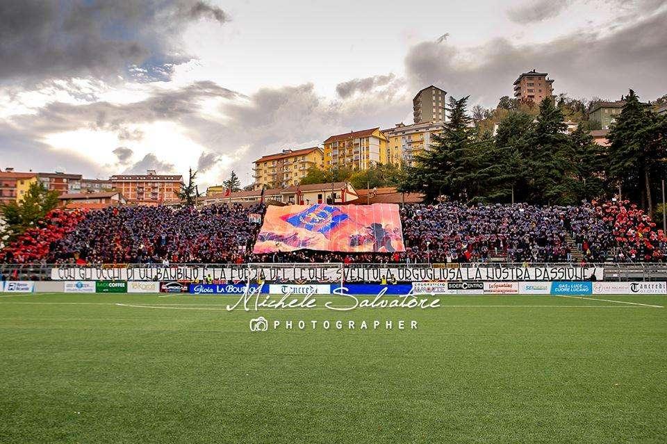 I TIFOSI DEL POTENZA SI FANNO SENTIRE.