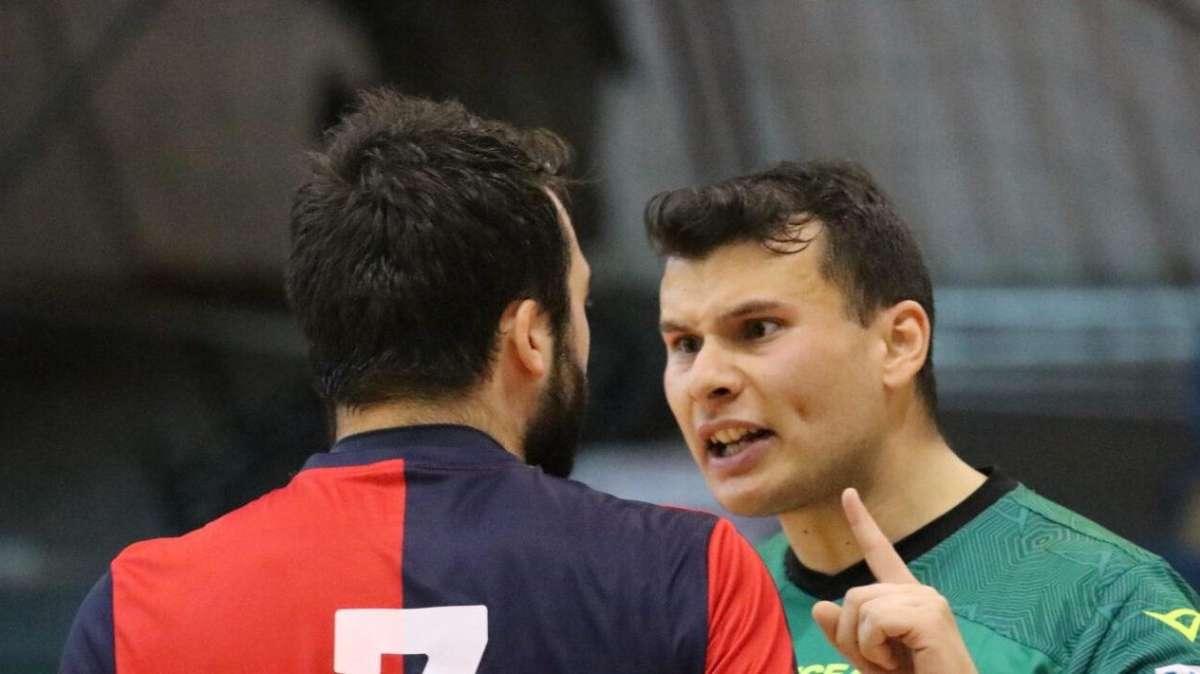 Potenza Calcio a 5, uno spettatore tenta di aggredire l'arbitro