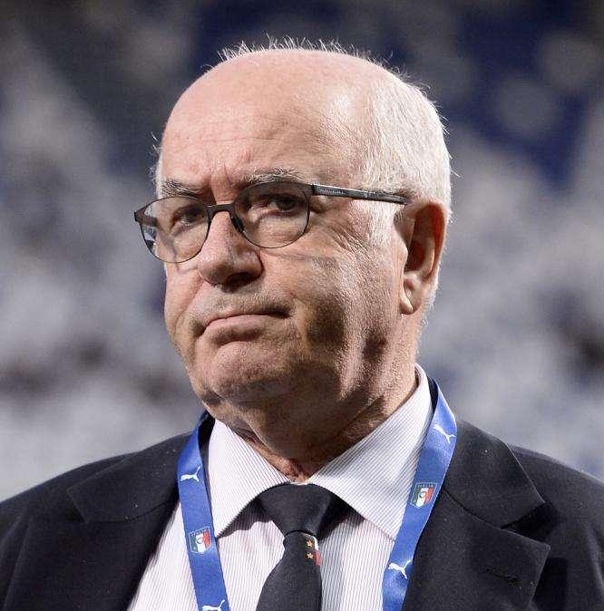 Carlo Tavecchio si è dimesso, azzerato il Consiglio...