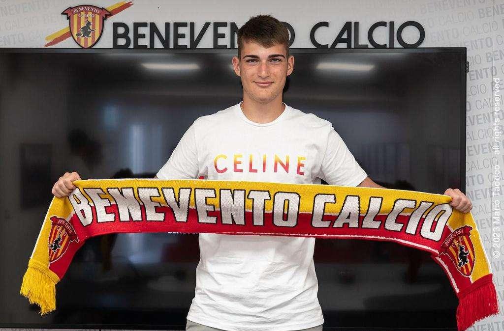 Tegola Nunziante, il giovane portiere del Benevento dovrà operarsi al ginocchio destro