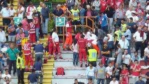 Perugia-Ternana...muore un tifoso sugli spalti...e la gara è stata "congelata"...