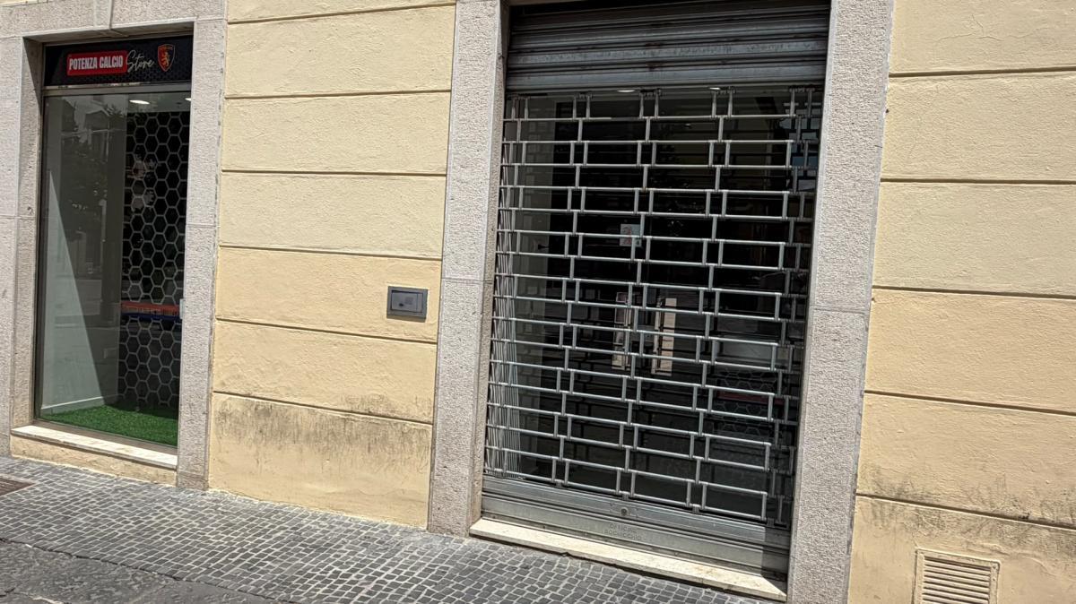 Potenza, chiude lo Store di via Pretoria