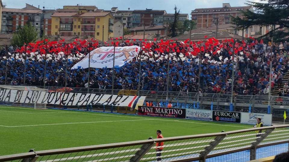 DETTO FATTO...contro il Cerignola è stata indetta la giornata rosso-blù...