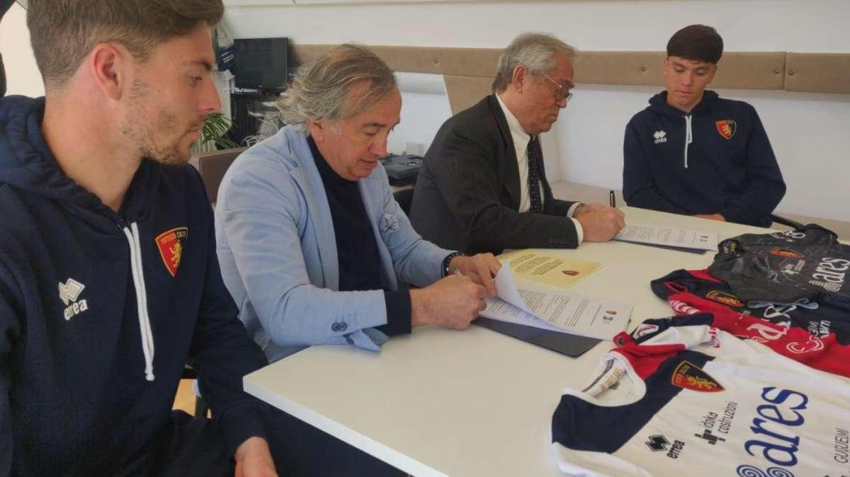Potenza nuovo look, in campo con maglie in... plastica riciclata