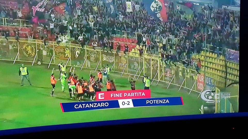 Il Potenza si tiene la vetta e manda in crisi il Catanzaro.