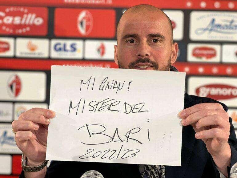 Il ds del Bari Polito conferma in maniera originale mister Mignani sulla panchina del club pugliese