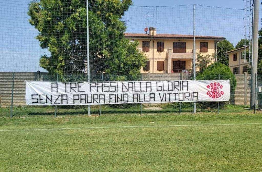 Anche i tifosi della Reggiana suonano la carica