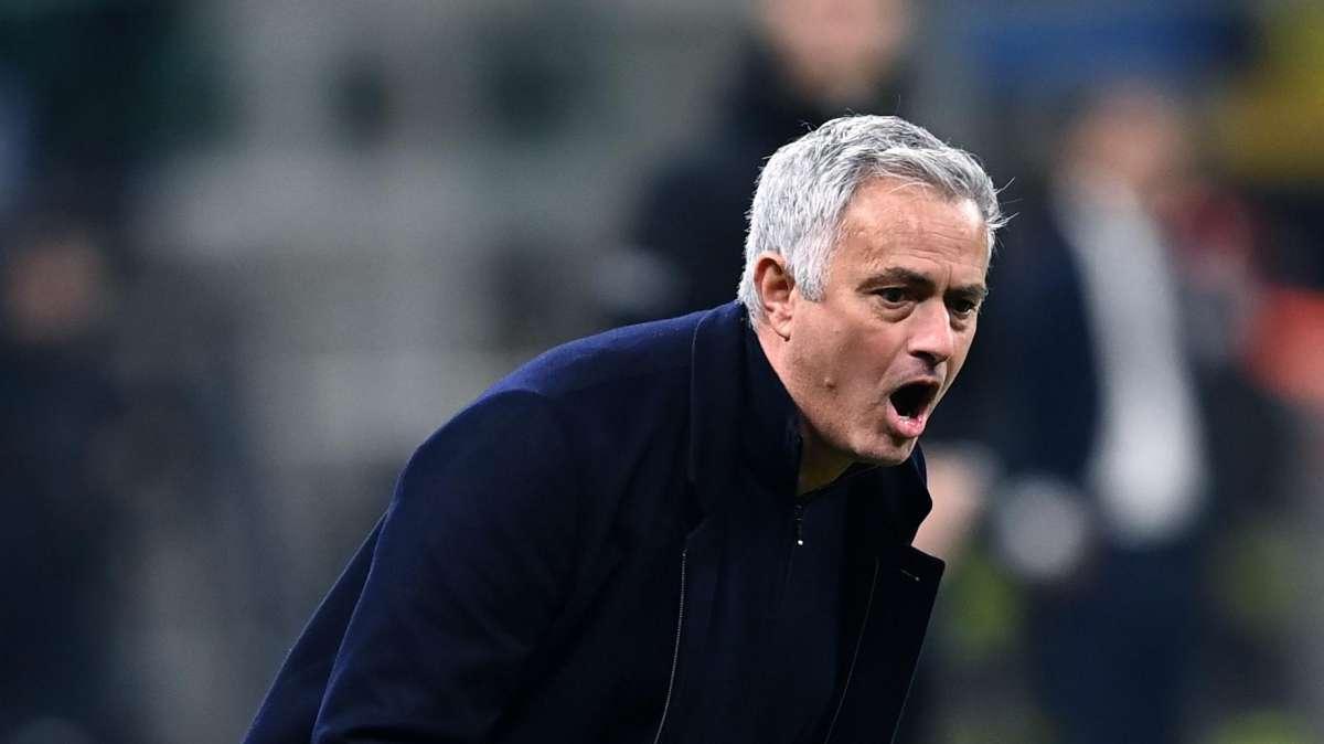 Mourinho duro: "Zeman mi critica? Io ho vinto 25 titoli, lui solo due tornei di Serie B"