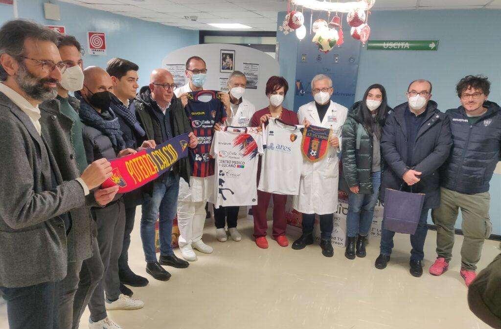 Potenza, Picerno e Marmo Platano donano un sorriso al reparto di oncologia del "San Carlo"