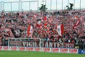 I tifosi circondano lo stadio,il Vicenza non parte per Padova...