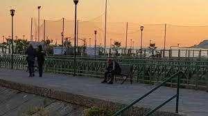 Salernitana,la foto "romantica"di Castori solo su una panchina al tramonto fa il giro del web