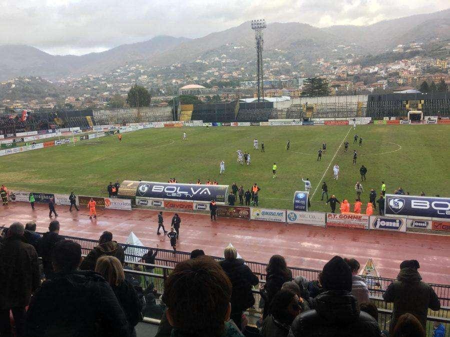 Primo tempo del Potenza...secondo tempo della Cavese...alla fine al "Lamberti" finisce in parità...