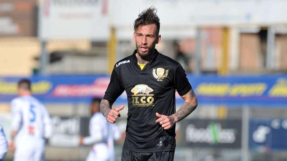 Mignanelli terzino Juve Stabia: "Capuano prima di parlare degli altri dovrebbe vedere cosa accade in casa sua"