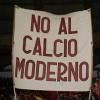 "Per un calcio giusto e popolare", protesta civile di un gruppo di ultras fuori dall'hotel del calciomercato: "Basta multiproprietà"