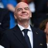 Il mondo del calcio compatto contro Infantino, lui ritira il progetto di cessione ai privati dei Mondiali: che scoppola Gianni!