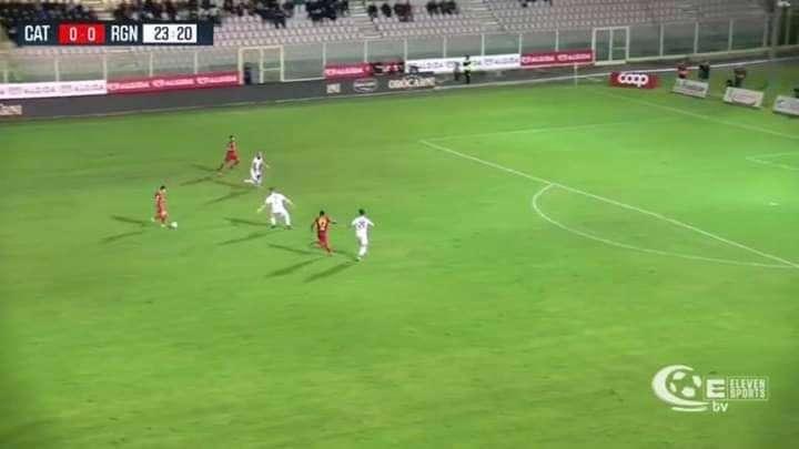 CATANZARO-REGGINA - La moviola della gara: Mastrippolito rischia il rosso. Sul gol annullato al Catanzaro...