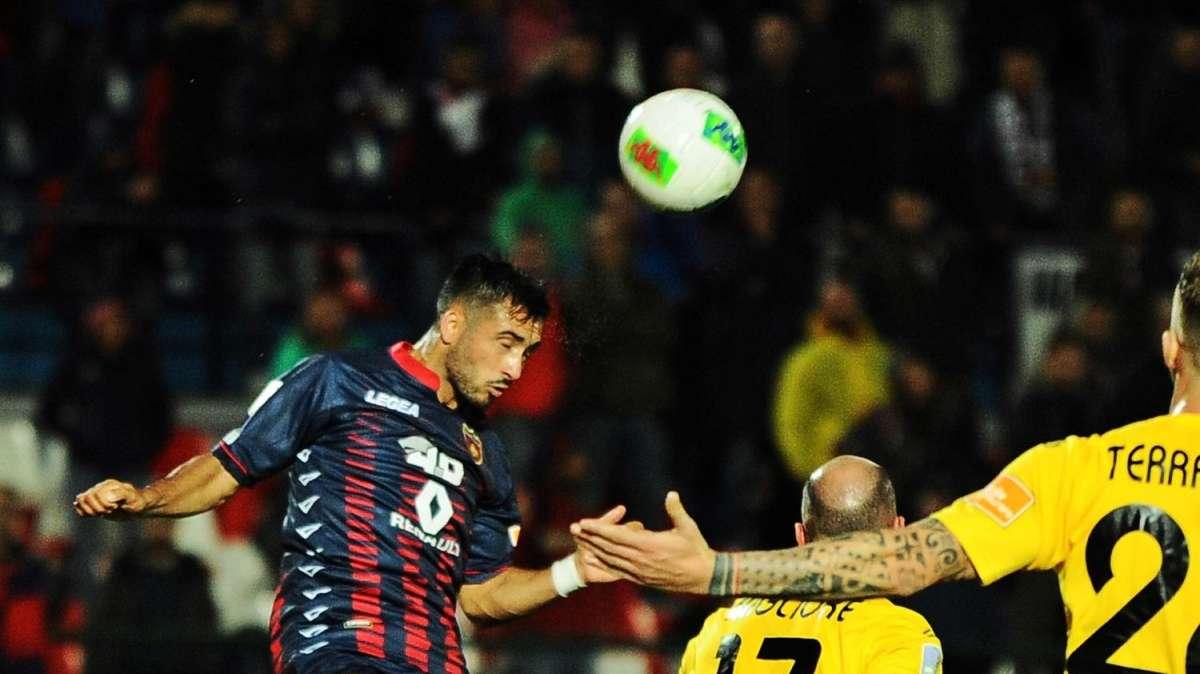 REGGINA-COSENZA PREVIEW, attacco giovane per i rossoblù: scommesse Petre e Borrelli, certezze Carretta e Baez