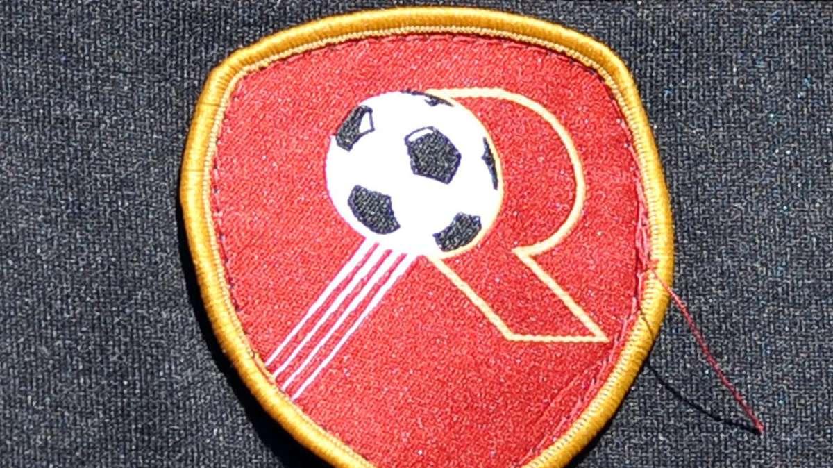 VERSO REGGINA-CROTONE - Alcuni calciatori incontrano gli studenti reggini: la società annuncia iniziative per l'affluenza dei giovani