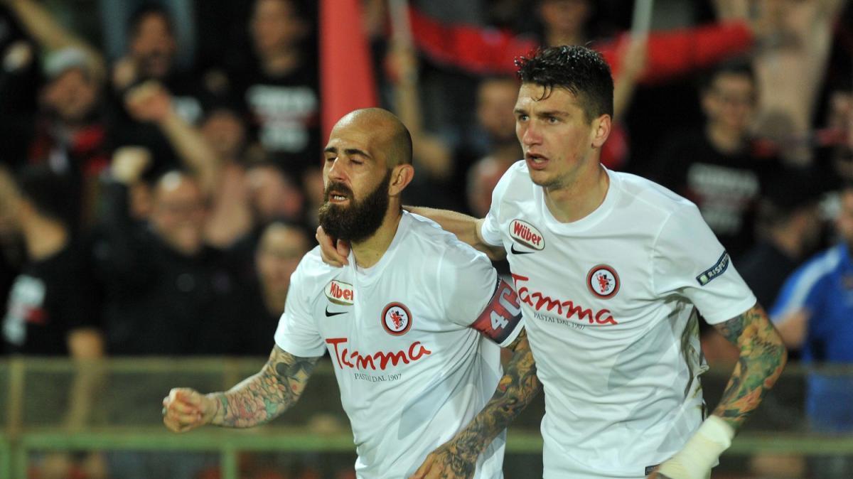 L'ex Reggina Camporese ha deciso di ritirarsi: "Un viaggio formativo, impegnativo e a tratti davvero soddisfacente"