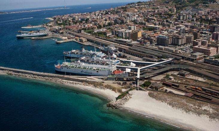 Collegamenti sullo Stretto: il MIT firma decreto per aumento corse da e per la Sicilia
