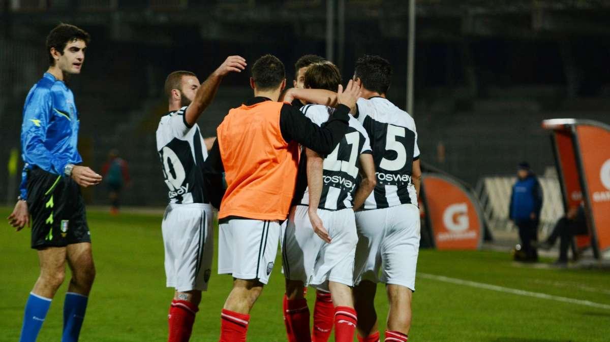 Ascoli-Reggina, il commento finale: gli ultimi minuti costano caro, l'ultima della classe beffa Baroni