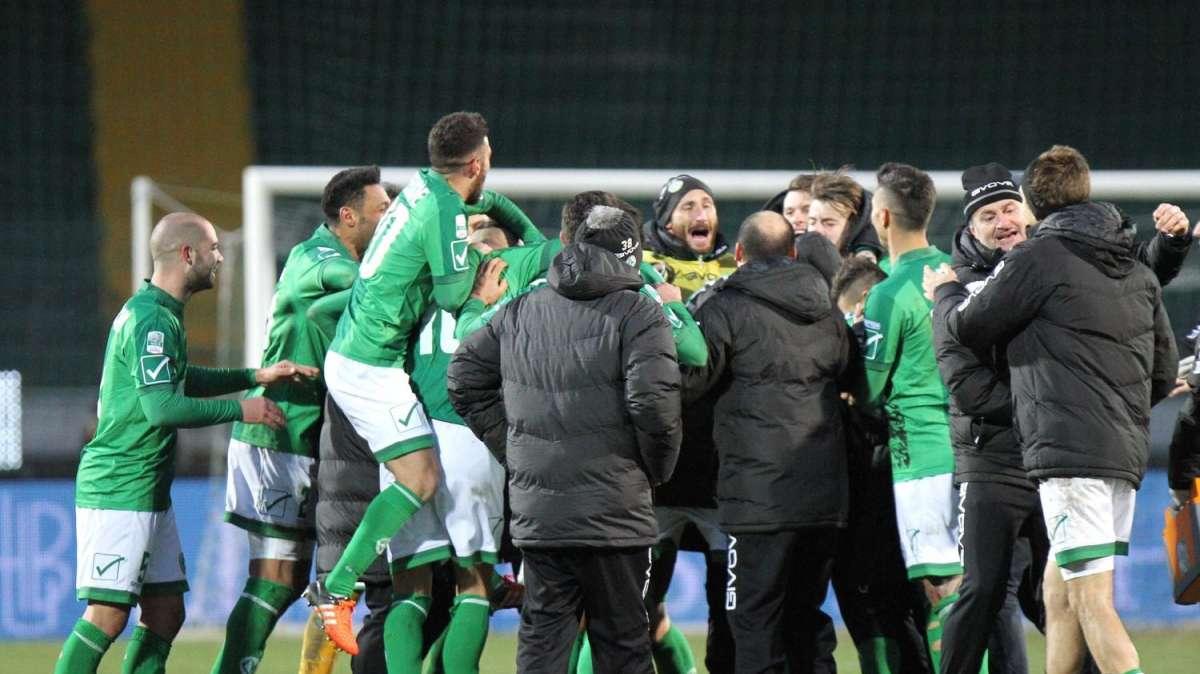 Serie C girone C, risultati e classifica dopo la trentaseiesima giornata: Avellino ad un punto dalla B, Messina ancora resiste, Crotone al terzo posto