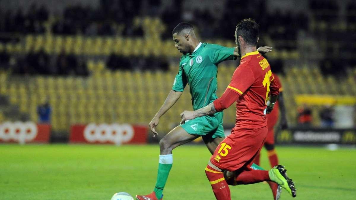 Reggina-Lecce, Charpentier va ko: è suo l'Oscar della sfortuna