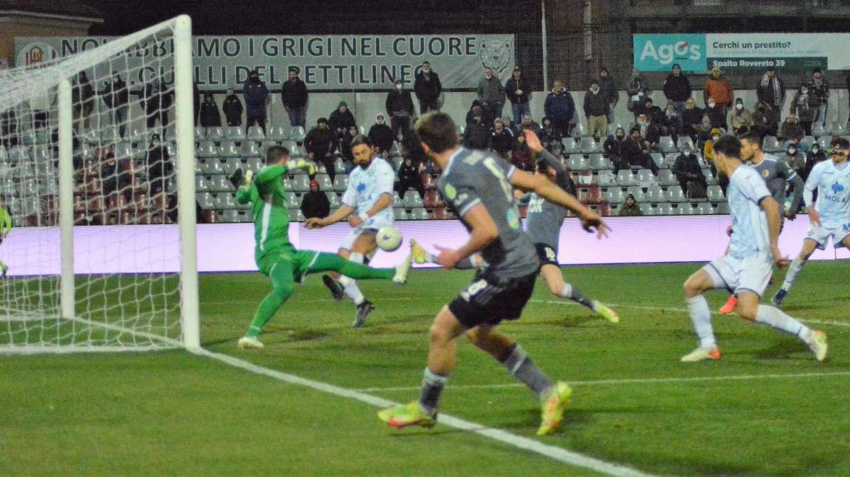 Serie B, Alessandria-Como 1-1: i grigi dominano e si salvano nel finale