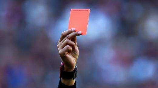 Le nuove regole del gioco del calcio: ammonizioni anche per i componenti della panchina, i dettagli