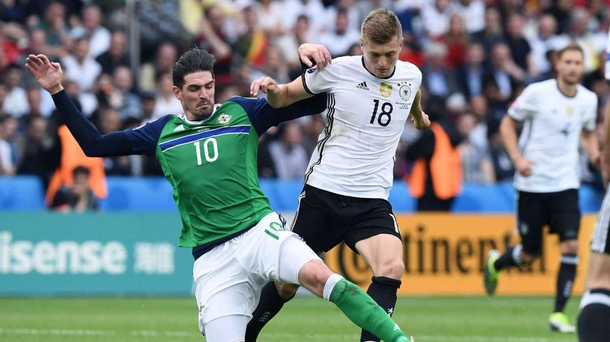 L'Irlanda del Nord dell'ex Reggina Lafferty sfida l'Italia di Mancini