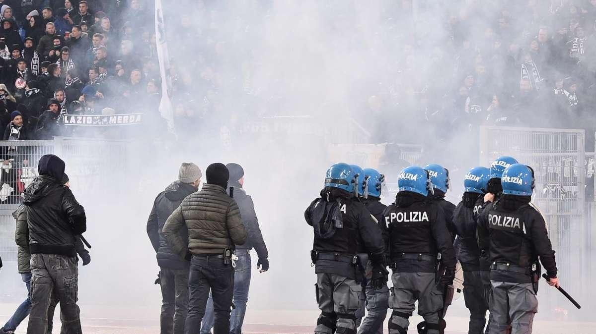 Scontri dopo Cosenza-Catanzaro: sette tifosi giallorossi arrestati
