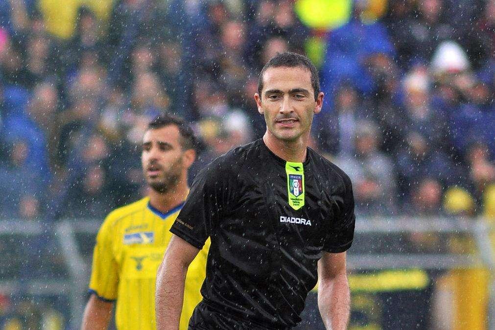 LA PARTITA DELL'ARBITRO - Bravo Di Paolo nella distribuzione dei cartellini