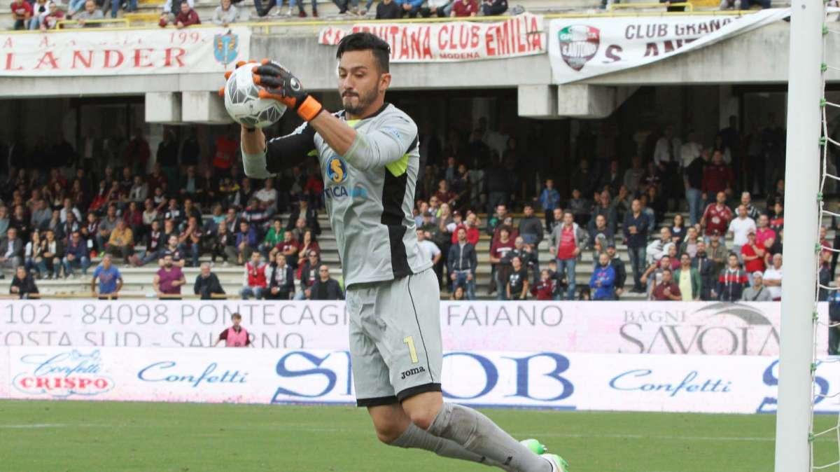 Reggina, Nicolas su Instagram: "Un onore vestire questa maglia!"