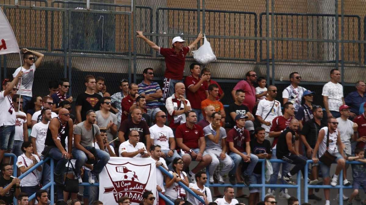 Danneggiamento bus da parte tifosi Trapani, il club granata: "Vicinanza ad autista. Sindaco di Reggio si vuole sostituire a forze dell'ordine?"