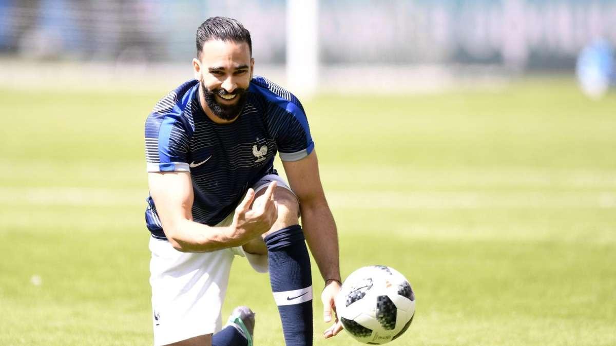 Adil Rami racconta le sue notti brave: "Donne e alcool, avrei potuto fare una carriera migliore"