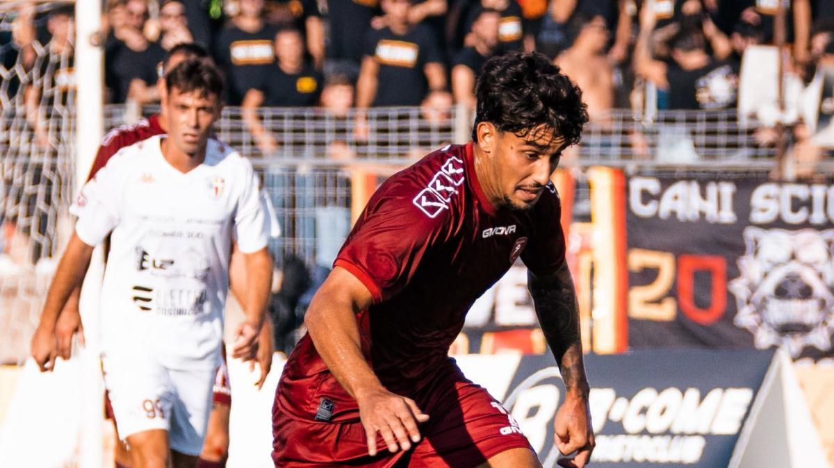 Reggina, Reis sul primo posto: "E' bello essere davanti a tutti, ma avanti con umiltà"