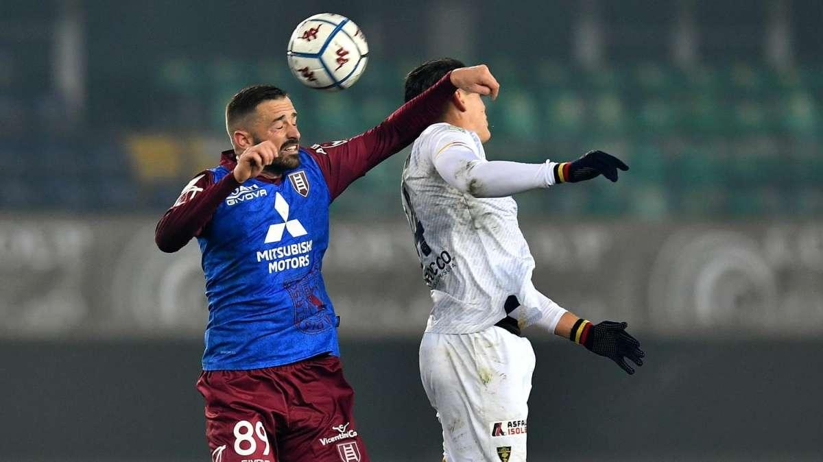 Lecce-Reggina, tripla botta da ko per gli amaranto: Edera ko, Stepinski mette la freccia