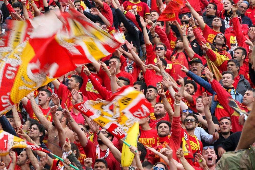La clamorosa decisione dei tifosi messinesi: "Ci "autosospendiamo" dal tifo sino a quando non ci sarà una sola squadra"