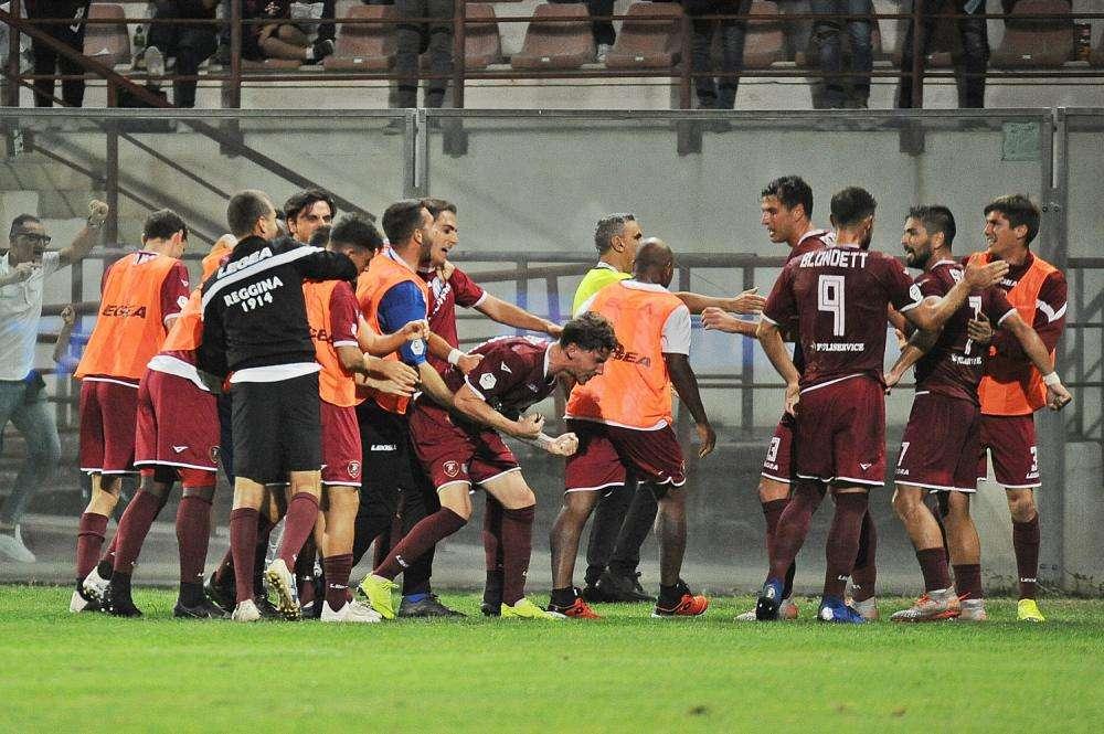 Gaz.Sud: "Rivas piega il Catanzaro, la Reggina vince il derby e vola a +10 sul Bari"