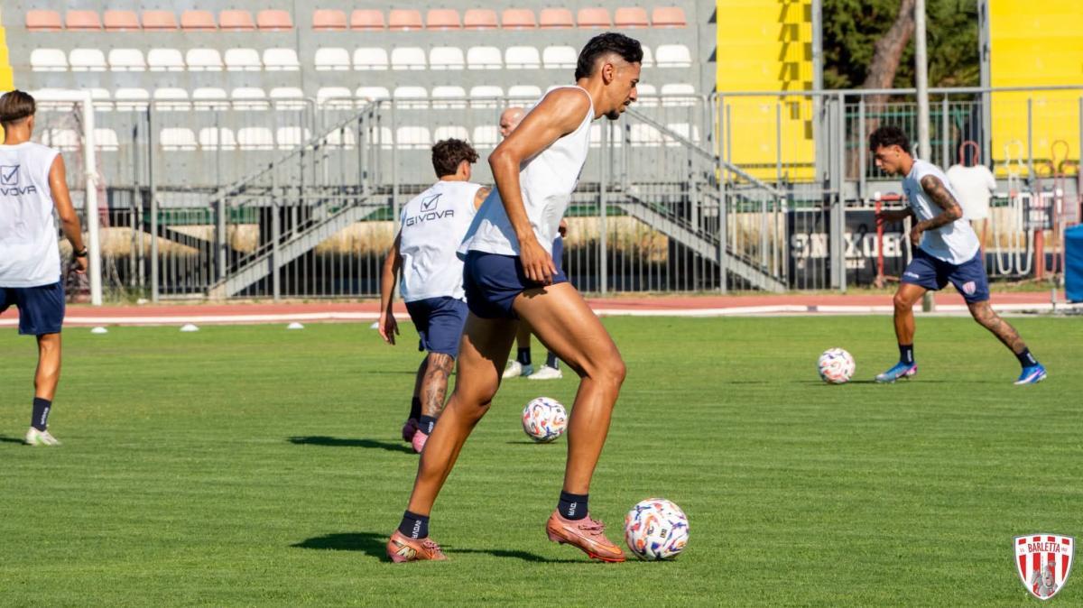 La Reggina in pressing sull'ottimo bomber Da Silva, il Barletta vuole resistere: "Non si tocca"