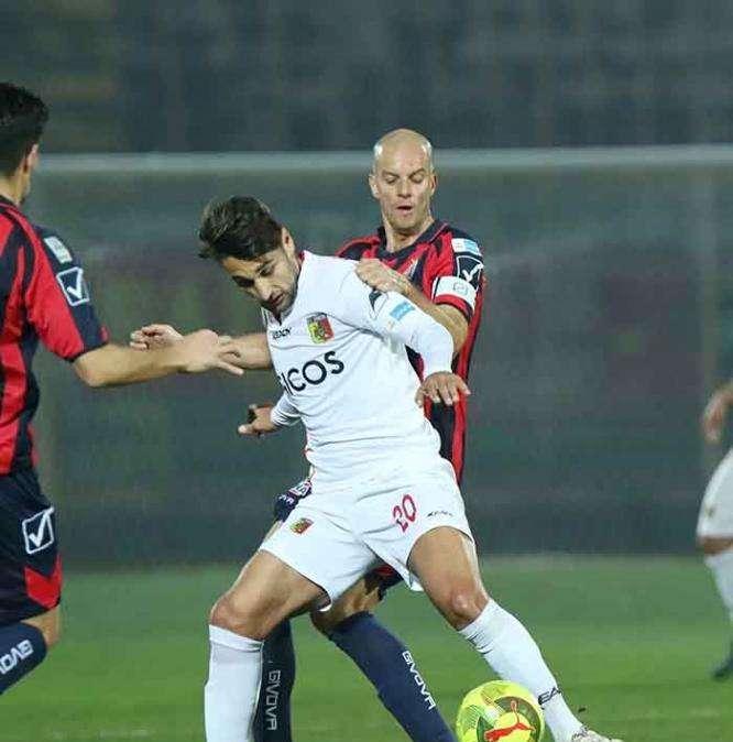 REGGINA-CATANZARO PREVIEW - Squadre rinnovate, in casa Reggina solo tre "reduci" dell'ultima stagione. Maita guida i confermati giallorossi