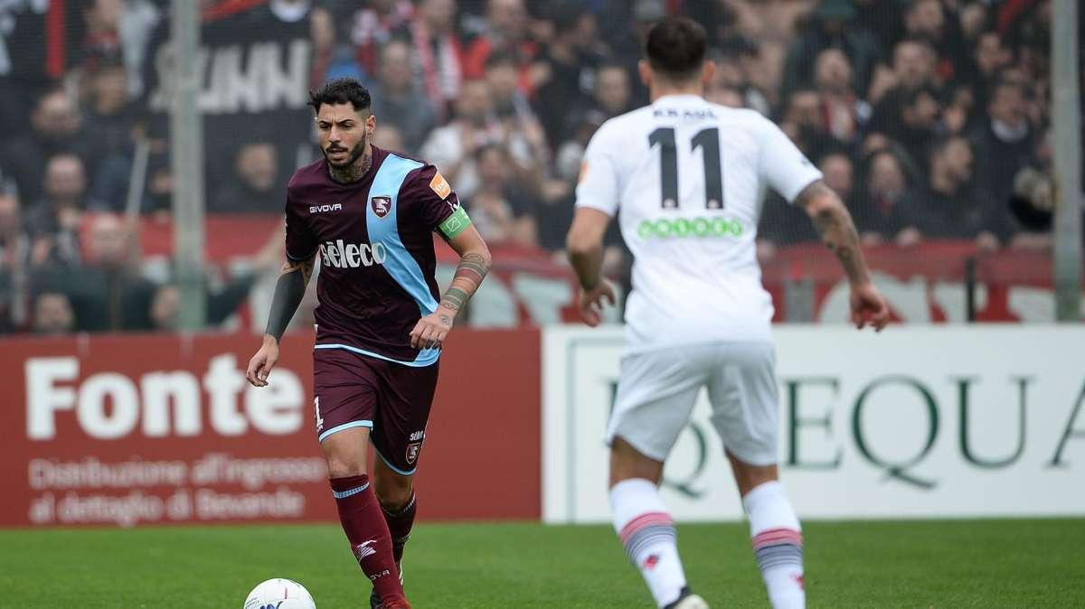 SERIE B, Cosenza, calciatore positivo al Covid-19: è Raffaele Schiavi
